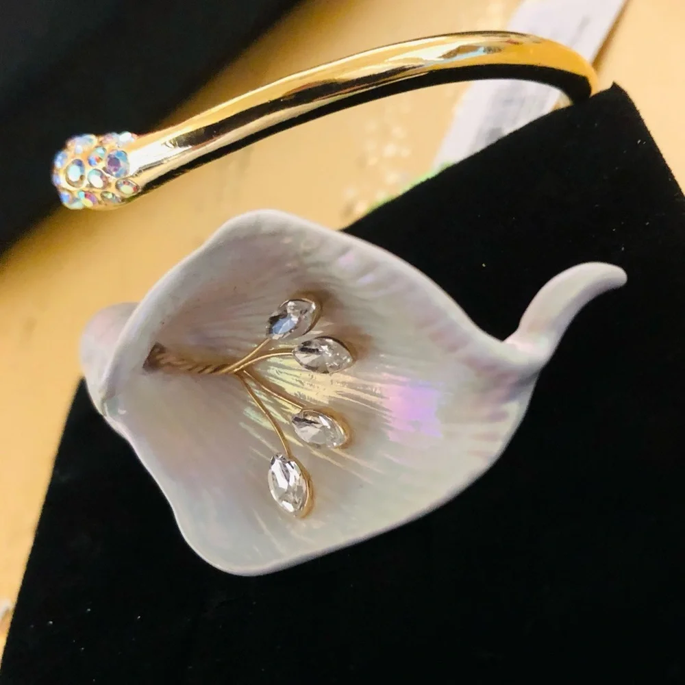 Authentic Betsey Johnson Bracelet - Crystal Rhinestone Calla Lily Hinged NWT - Picture 10 of 16